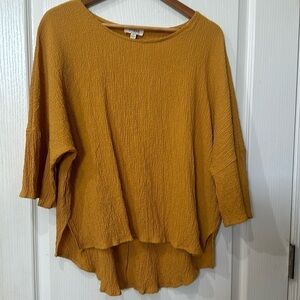 Umgee Sz S oversized gold crinkle hi low top like new
